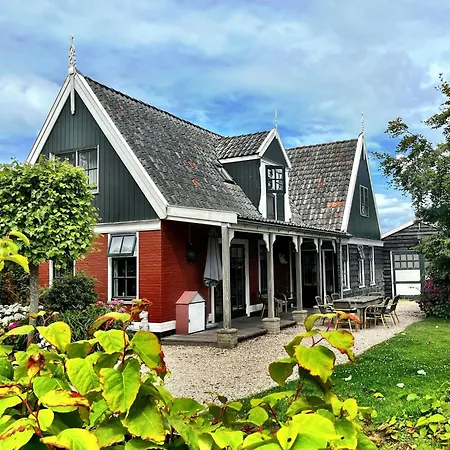 Comfortable Coastal Getaway * Hippolytushoef