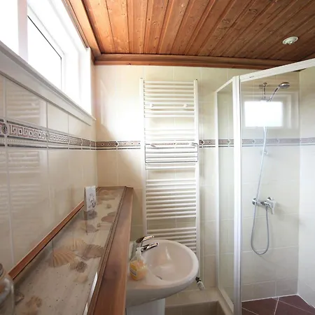 Comfortable Coastal Getaway Vakantiehuis Hippolytushoef