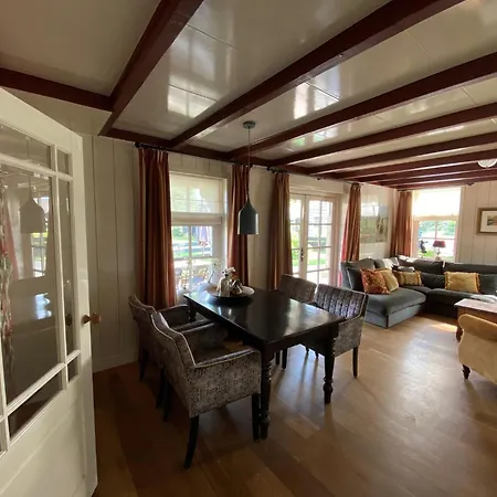 Vakantiehuis Comfortable Coastal Getaway Hippolytushoef