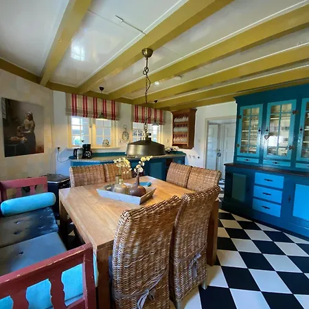 Comfortable Coastal Getaway Hippolytushoef